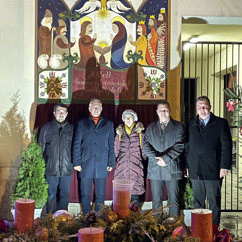 Betlehemi szárnyas oltárt nyitottunk 37